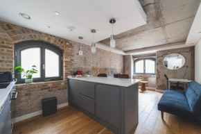 Industrial-Chic Flat Near Tower Bridge